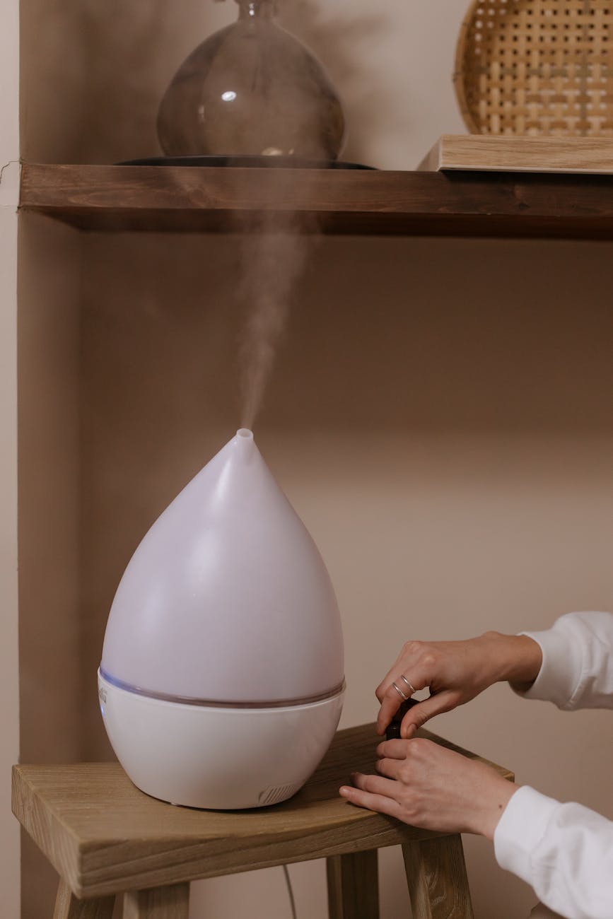 Can a Humidifier and a Fan be used simultaneously?