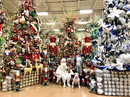 How to Decorate Home For Christmas in Houston Texas